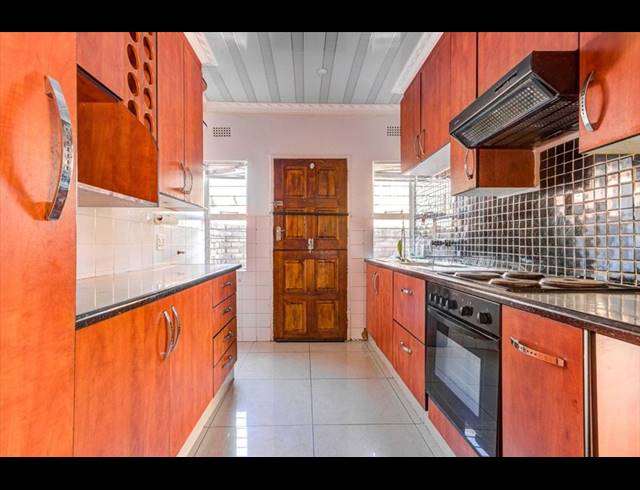 3 BEDROOM TOWNHOUSE FOR SALE IN BIRCHLEIGH NORTH